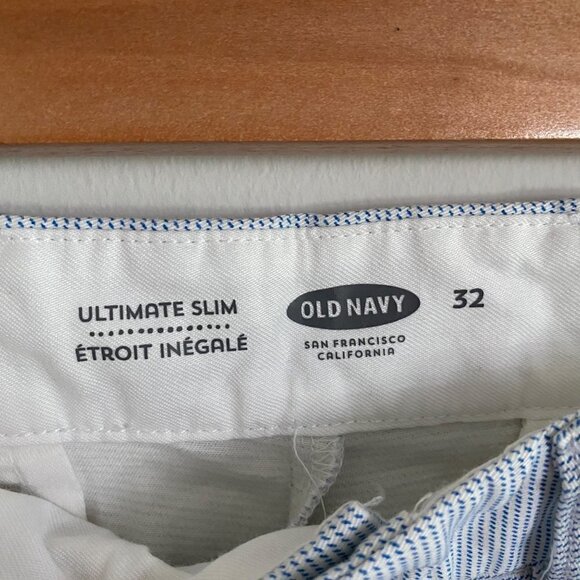 Old Navy Mens Ultimate Slim Built-In Stretch Blue White Shorts. Size 32. NWT - Picture 3 of 8